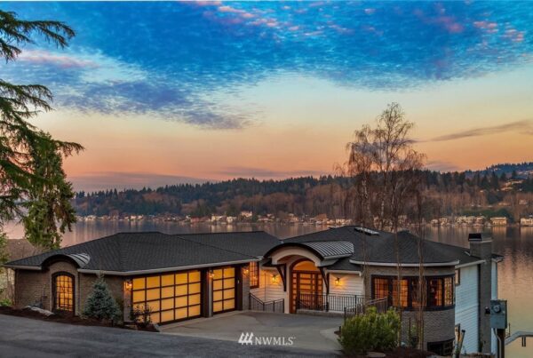 Seattle lake house custom home built by Architectural Innovations exterior image
